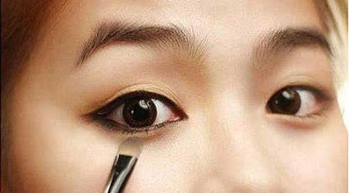 Hướng dẫn trang điểm mắt sụp mí