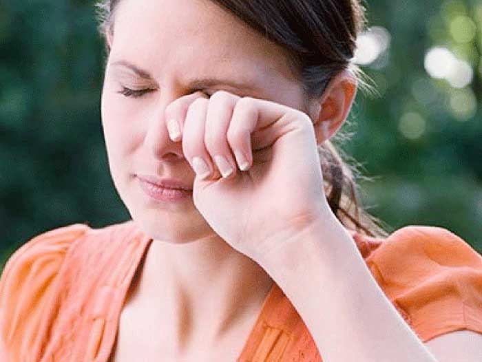 Bấm mí mắt bị to