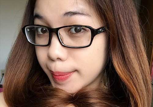 Mũi hơi tẹt