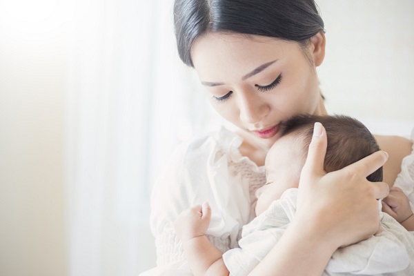 Ngực chảy xệ làm thế nào