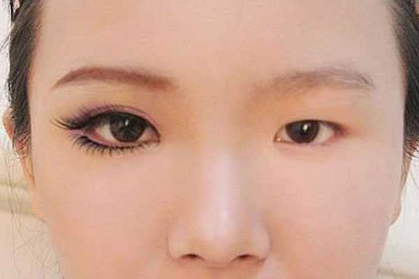 Cách kẻ mắt bị sụp mí