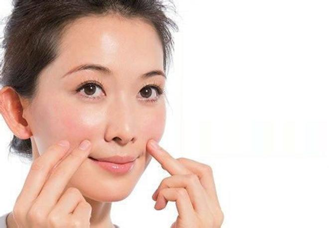 Xóa nếp nhăn trên khuôn mặt