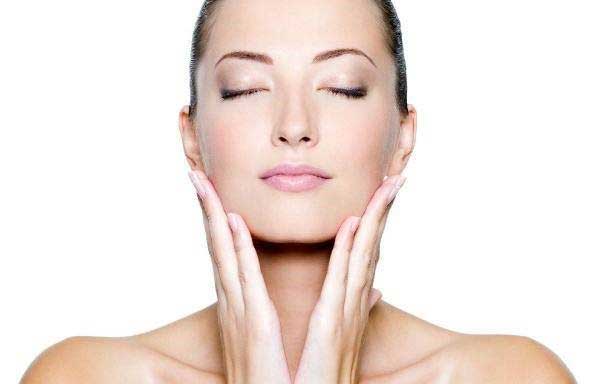 Đắp mặt nạ nào làm căng da mặt