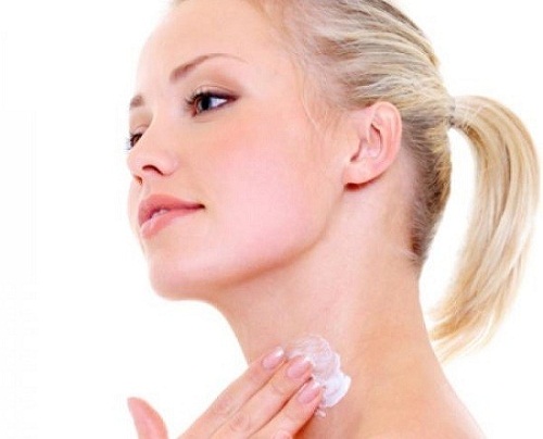Cách xóa nếp nhăn ở cổ Cách xóa nếp nhăn ở cổ