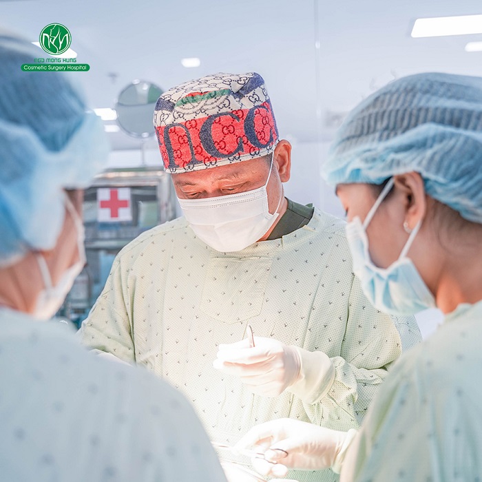 Bác sĩ Ngô Mộng Hùng