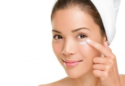 Kem xóa nếp nhăn đuôi mắt