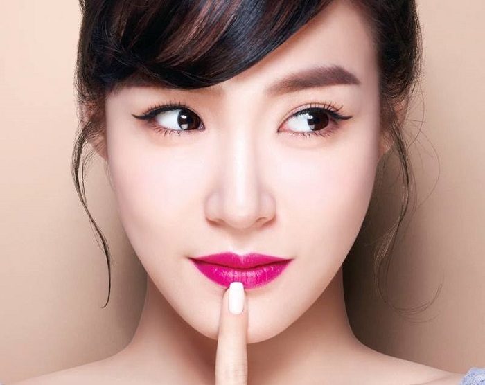 Cách trang điểm tạo môi trái tim