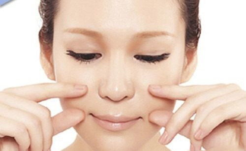 Xóa nếp nhăn ở cánh mũi