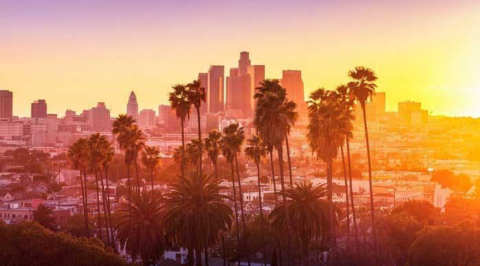 Bác sĩ thẩm mỹ ở California