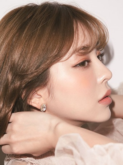 Mũi tẹt để tóc gì
