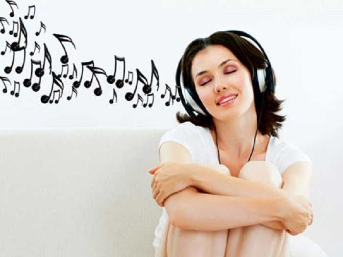 Nghe nhạc nâng ngực có hiệu quả không