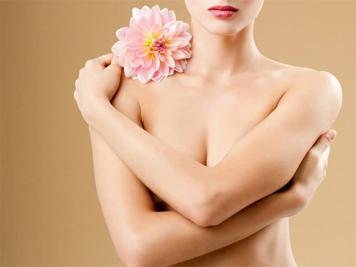 Cho bạn trai sờ ngực có bị thâm