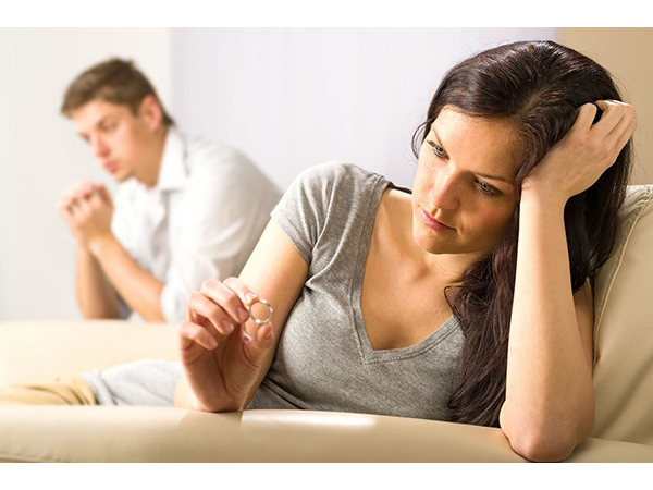 Vùng kín bị thâm nỗi lo của chị em