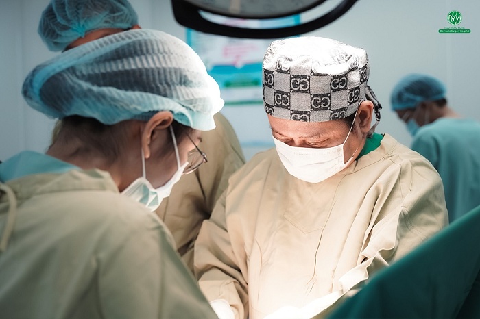 Hiện tượng ngực chảy xệ