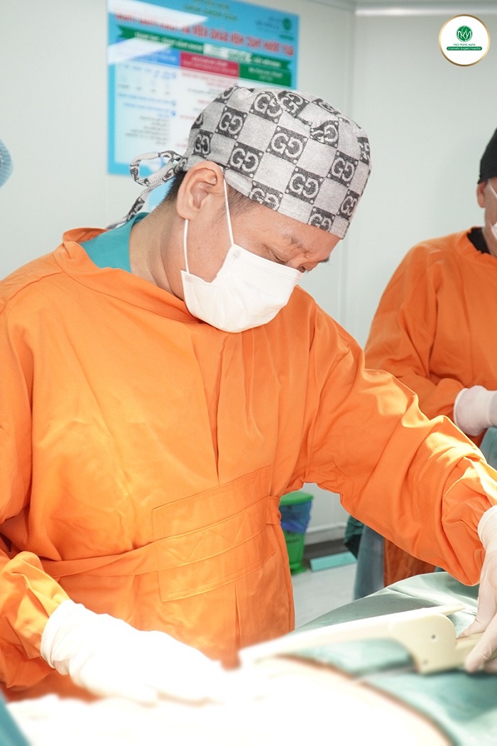 Bác sĩ Ngô Mộng Hùng