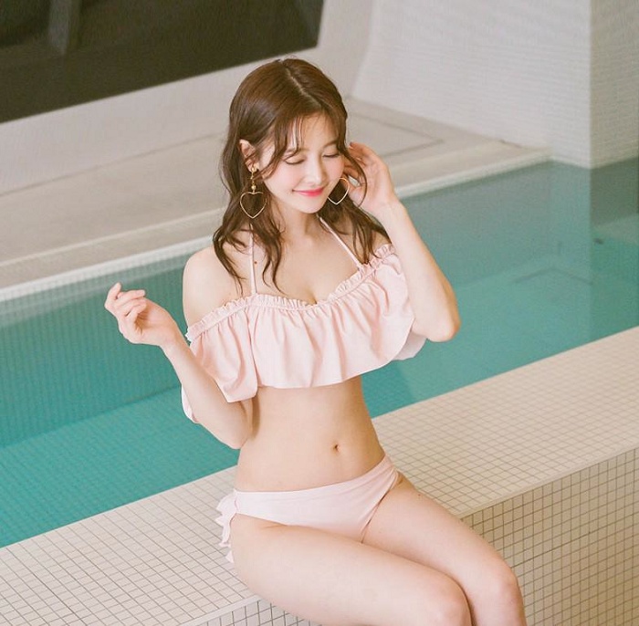 Ngực lép mặc gì đi biển