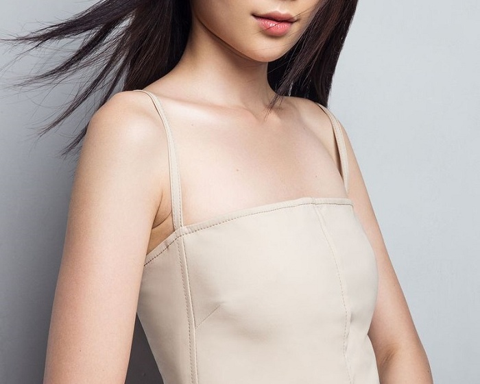 Ngực lép nghĩa là gì