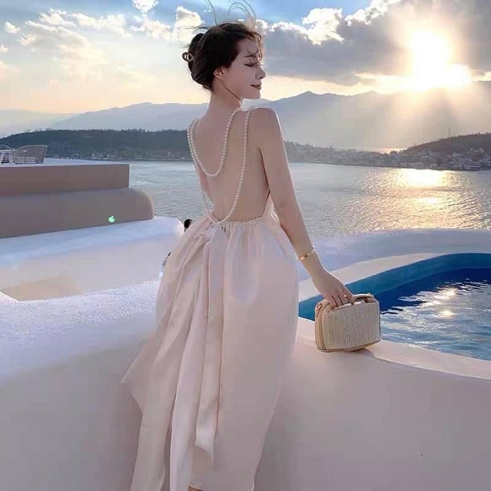 Ngực lép mặc váy gì