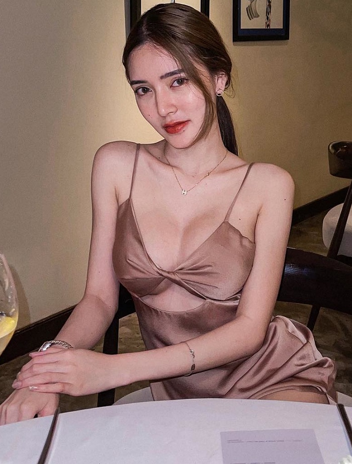 Ngực nhỏ khi cho con bú