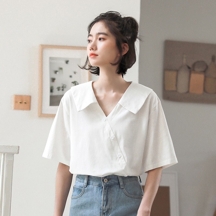 Ngực nhỏ mặc áo cổ gì