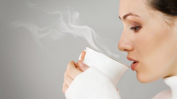 Uống nước nóng có giảm mỡ bụng không