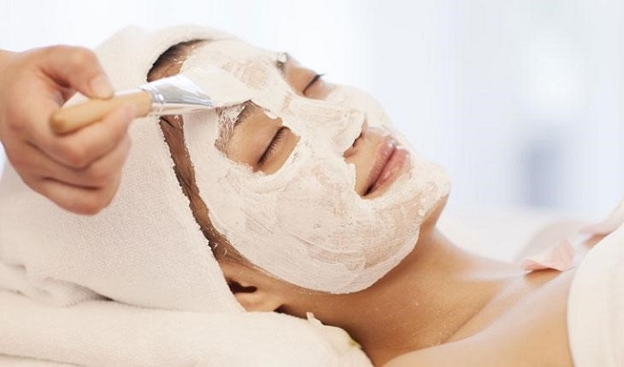 làm trắng da mặt bằng khoai tây