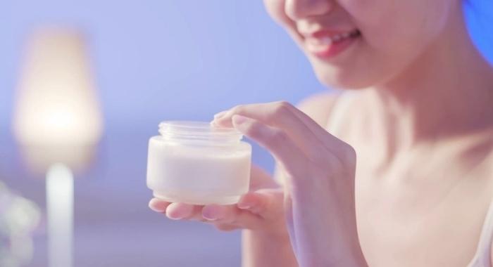 kem làm trắng da mặt the face shop