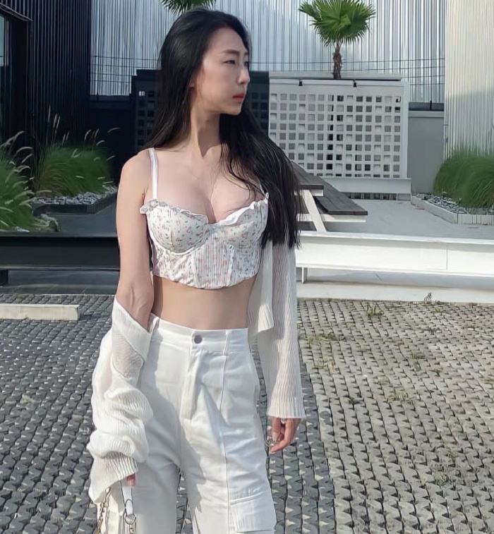 Thuốc bôi nở ngực của nhật