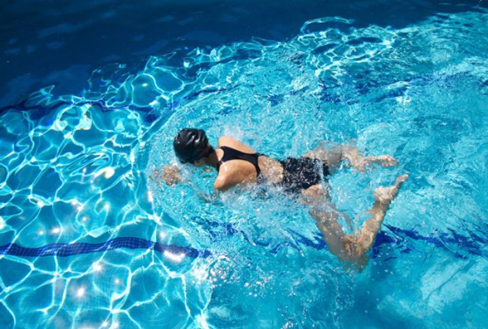 Bơi ếch có giảm mỡ bụng không