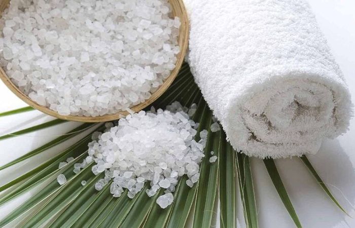 Chườm muối giảm mỡ bụng sau sinh