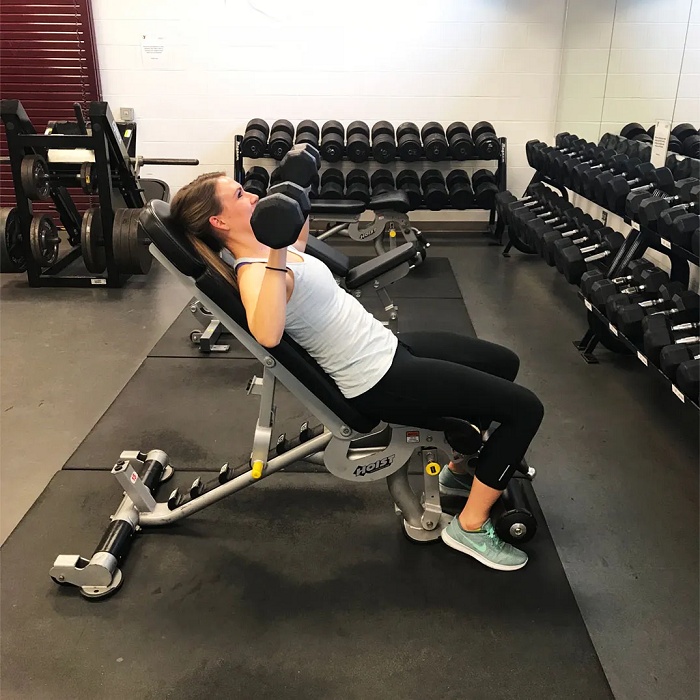 Bài tập ngực cho nữ gym