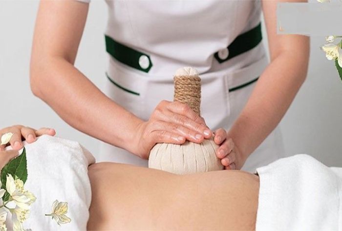 Chườm muối giảm mỡ bụng