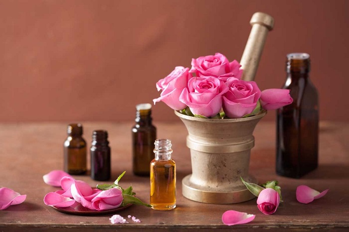 làm đẹp da mặt bằng hoa hồng