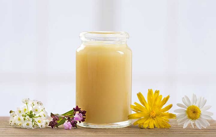 làm đẹp da mặt bằng sữa ong chúa