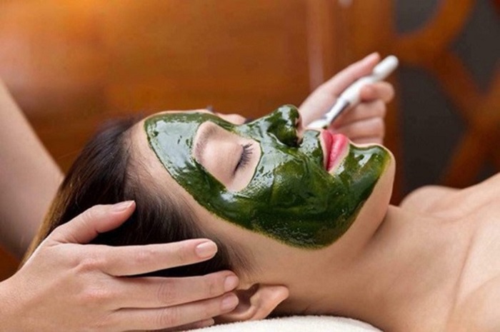 làm đẹp da mặt bằng tảo xoắn