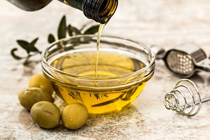 chăm sóc da mặt bằng dầu oliu