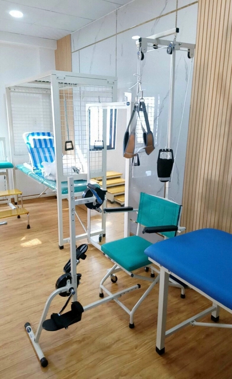 Ghế tập mạnh tay chân + Kéo cổ PN23TCC 6 Sử dụng sản phẩm tại trung tâm phục hồi chức năng