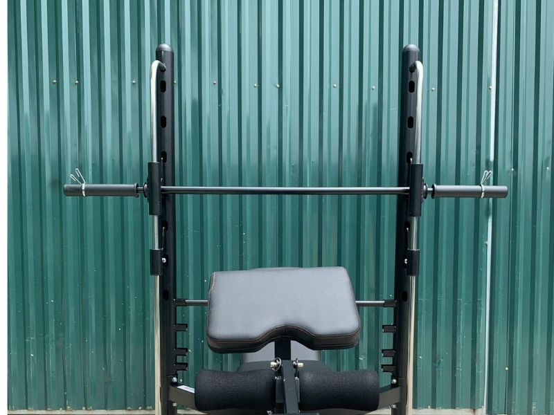 Ghế tập tạ được trang bị sẵn thanh đòn tạ 1m8