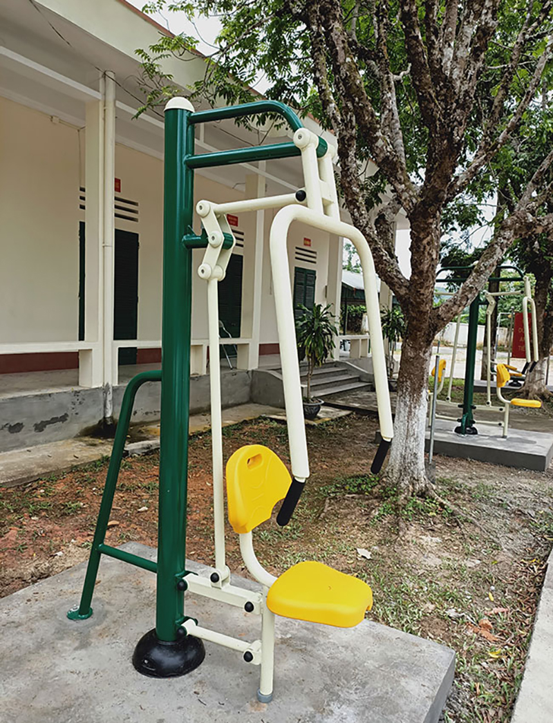 Máy tập ngực HQ-610 được thiết kế chắc chắn, hỗ trợ tập ngực hiệu quả