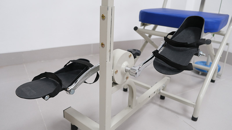 Bàn đạp của Thiết bị phục hồi chức năng 4 in 1 new rộng rãi, có quai đeo chắc chắn