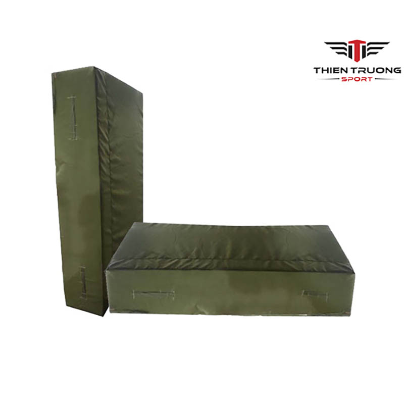 Đệm nhảy cao thi đấu ở Việt Nam kích thước ít nhất đạt 5m x 3m x 0,5m.