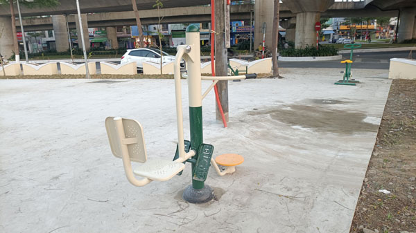 Máy tập chân và xoay eo HQ-611 lắp đặt bằng cách chôn cố định xuống đất