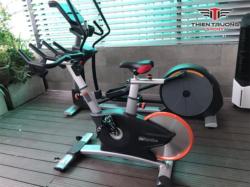 Xe đạp tập thể dục Impulse PS450 6 Hình ảnh xe đạp phòng gym Impulse PS450