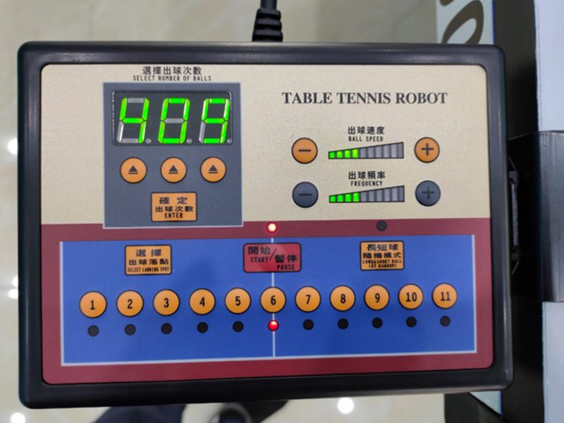 Máy bắn bóng bàn Y&T 989F 3 Tích hợp bảng điều khiển dễ sử dụng và có bộ phận lưới thu bóng rất tiện dụng