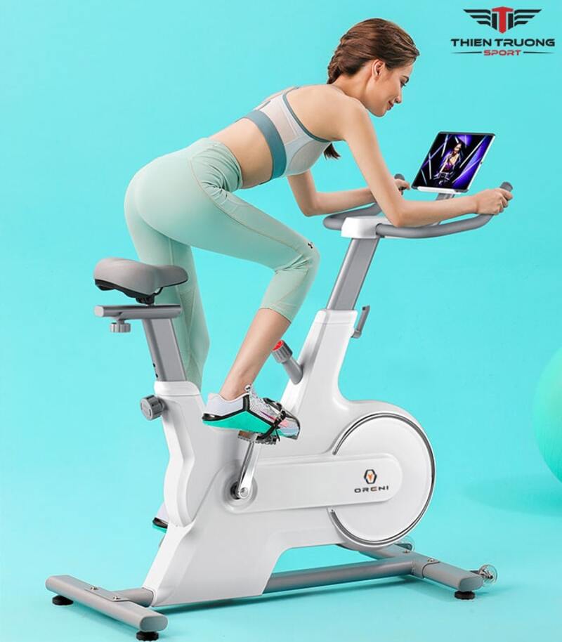 Tích hợp giá để điện thoại tiện lợi, phù hợp với mọi hoạt động 