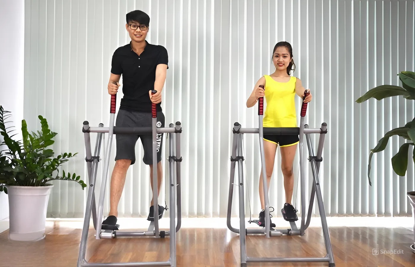 tập thể dục với máy chạy bộ trên không