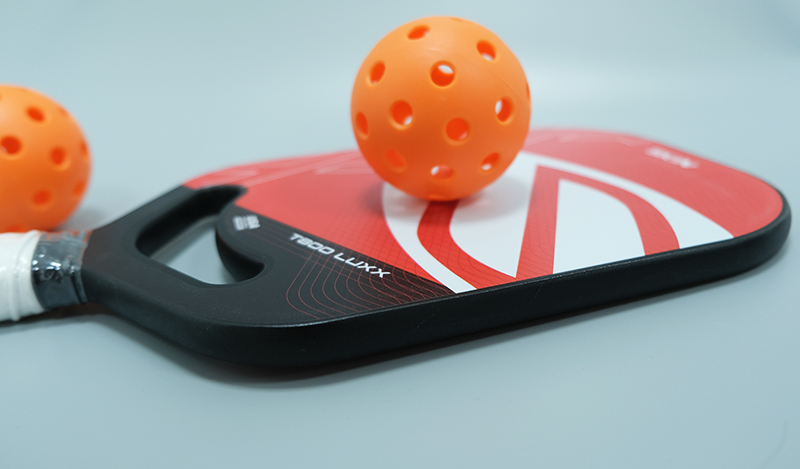 Vợt Pickleball Skin T800 Luxx 7 Lõi PP cấu trúc tổ ong cho khả năng chống rung tốt