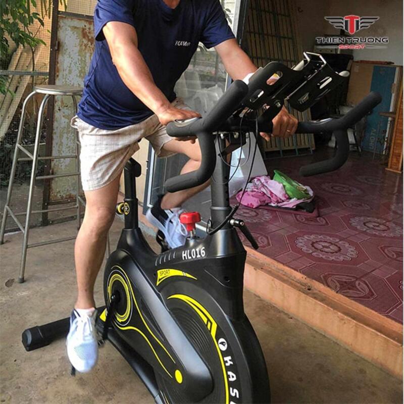 Lắp đặt xe đạp tập HL016 thực tế tại showroom