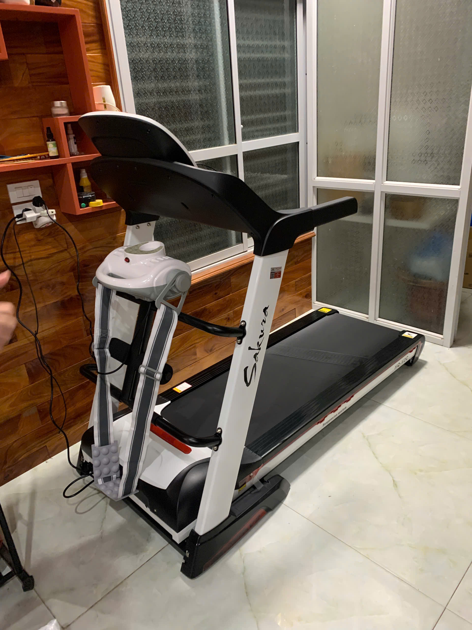 Máy chạy bộ điện đa năng HQ-V2C 8 Máy chạy bộ điện đa năng HQ-V2C gấp gọn