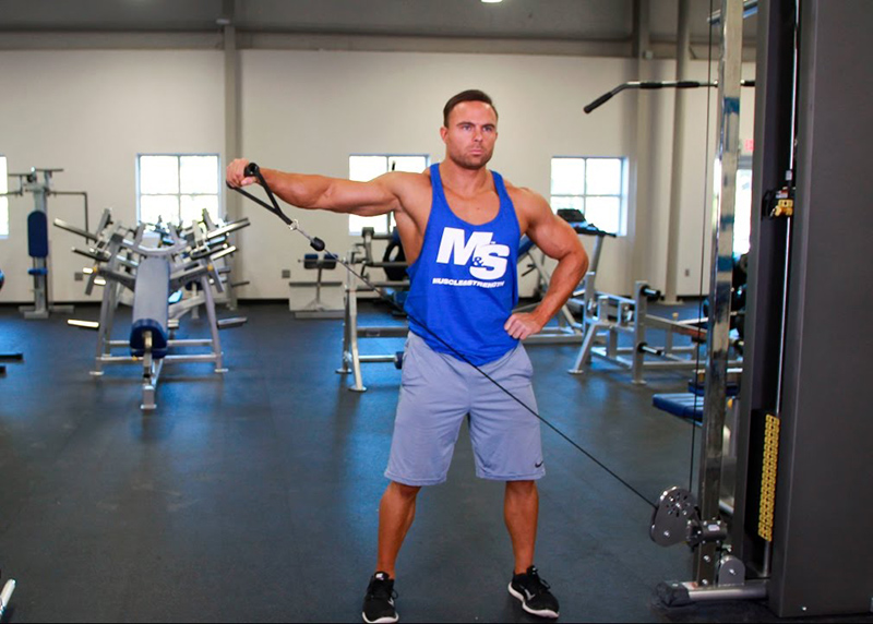 Lệch vai trong tập thể hình - Nguyên nhân và cách khắc phục? 4 Bài tập Cable One-Arm Lateral Raise cải thiện lệch vai